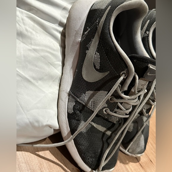 Shades of grey camo running shoes - Picture 5 of 9